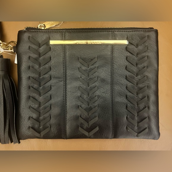 Steve Madden Black wristlet with Tassel - Picture 5 of 5